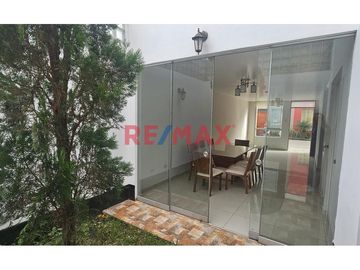 🏡 ¡Vive con tranquilidad en la Campiña de Moche! 🌿✨

Descubre esta hermosa casa en esquina, ubicada dentro del exclusivo Condominio Villa Muchik, do