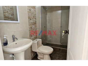 🏡 ¡Vive con tranquilidad en la Campiña de Moche! 🌿✨

Descubre esta hermosa casa en esquina, ubicada dentro del exclusivo Condominio Villa Muchik, do