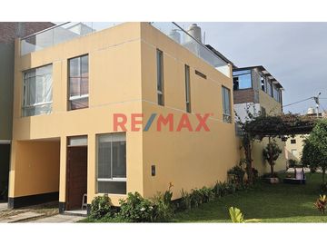 🏡 ¡Vive con tranquilidad en la Campiña de Moche! 🌿✨

Descubre esta hermosa casa en esquina, ubicada dentro del exclusivo Condominio Villa Muchik, do