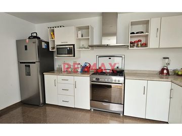 🏡 ¡Vive con tranquilidad en la Campiña de Moche! 🌿✨

Descubre esta hermosa casa en esquina, ubicada dentro del exclusivo Condominio Villa Muchik, do