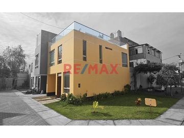 🏡 ¡Vive con tranquilidad en la Campiña de Moche! 🌿✨

Descubre esta hermosa casa en esquina, ubicada dentro del exclusivo Condominio Villa Muchik, do