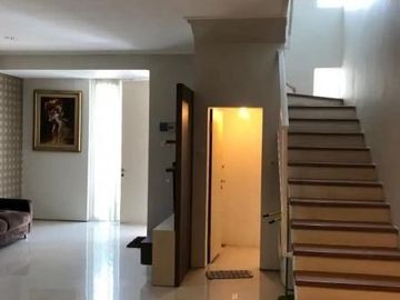 Rumah 2 Lantai Minimalis The Royal Park Residence Surabaya