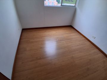apartamento en arriendo en loma del esmeraldal. Cod A515435