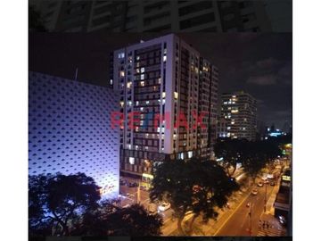 Vendo lindo departamento en la Avenida Arequipa  1380  Santa Beatriz en piso 9 de 63m2 en exelentes condiciones en la Avenida Arequipa limite con Linc