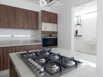 Casa en Lomas de Juriquilla con jardín J2