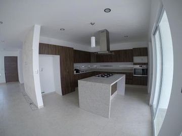 Casa en Lomas de Juriquilla con jardín J2