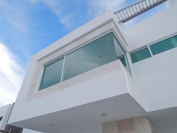 Casa en Lomas de Juriquilla con jardín J2
