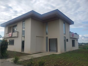 Vendo Hermosa Casa Nueva en Santo Domingo de los Tsáchilas