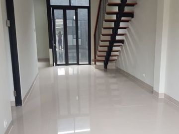 DIJUAL RUMAH MINIMALIS MURAH SEMI FURNSIH DI KENCANA LOKA BSD