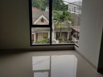DIJUAL RUMAH MINIMALIS MURAH SEMI FURNSIH DI KENCANA LOKA BSD