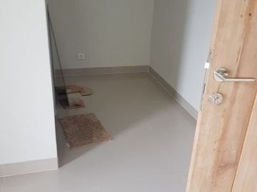DIJUAL RUMAH MINIMALIS MURAH SEMI FURNSIH DI KENCANA LOKA BSD