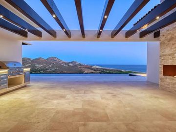 Casa con vista al mar,  7 recamaras, alberca privada, spa, terraza