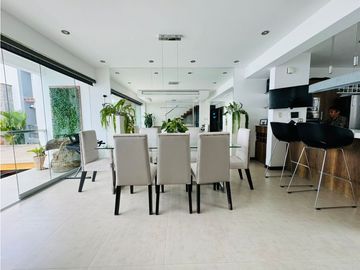 VENDO HERMOSA CASA EN URB EL GOLF