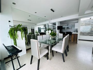 VENDO HERMOSA CASA EN URB EL GOLF