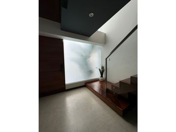 VENDO HERMOSA CASA EN URB EL GOLF
