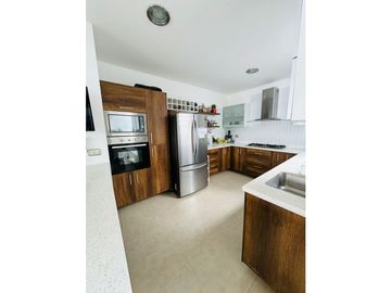 VENDO HERMOSA CASA EN URB EL GOLF