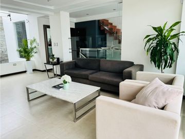 VENDO HERMOSA CASA EN URB EL GOLF
