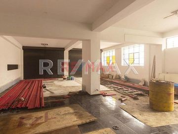 HOTEL EN VENTA EN SJL a unos pasos de la Avenida Wiesse!!!

San Juan de Lurigancho es uno de los distritos más poblados de Lima, y por ende los inve