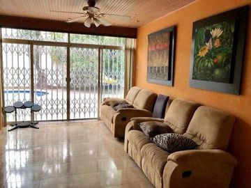 Venta de casa dos pisos SANTA CECILIA - LOS CEIBOS