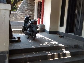 rumah BESAR ini ada STUDIO MUSIKNYA ,lho !!