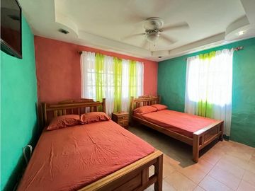 CASA EN VENTA CON JACUZZI EN ALTOS DEL MARIA