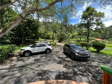 CASA EN VENTA CON JACUZZI EN ALTOS DEL MARIA