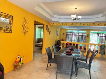 CASA EN VENTA CON JACUZZI EN ALTOS DEL MARIA