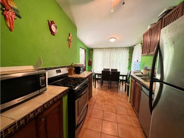 CASA EN VENTA CON JACUZZI EN ALTOS DEL MARIA