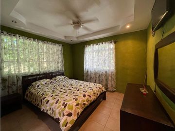 CASA EN VENTA CON JACUZZI EN ALTOS DEL MARIA