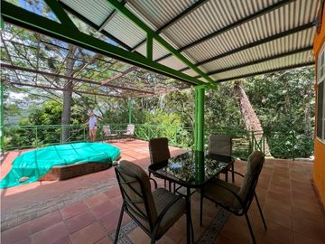 CASA EN VENTA CON JACUZZI EN ALTOS DEL MARIA