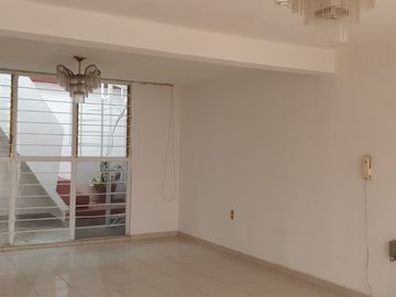 CUMBRES DEL VALLE, CASA EN RENTA 10656 RCR