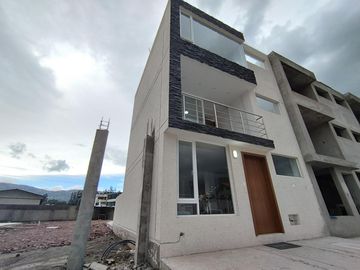 Casas VIP de 3 pisos con master en 2do piso. BBQ, yacuzzi, juegos infantiles