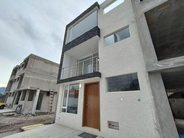 Casas VIP de 3 pisos con master en 2do piso. BBQ, yacuzzi, juegos infantiles