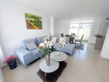 Casas VIP de 3 pisos con master en 2do piso. BBQ, yacuzzi, juegos infantiles