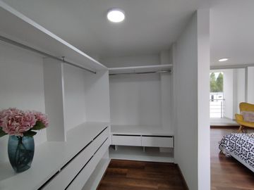 Casas VIP de 3 pisos con master en 2do piso. BBQ, yacuzzi, juegos infantiles