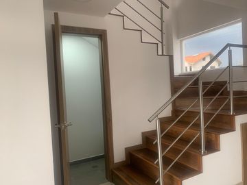 Casas VIP de 3 pisos con master en 2do piso. BBQ, yacuzzi, juegos infantiles