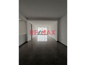 🌟Venta de Moderno departamento de ESTRENO en Segundo piso ,LIBRE DEL PAGO DE ALCABALA!🌟
Ubicado en Urb Rosas del Valle, en la Av El Cortijo, cerca de