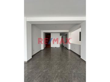 🌟Venta de Moderno departamento de ESTRENO en Segundo piso ,LIBRE DEL PAGO DE ALCABALA!🌟
Ubicado en Urb Rosas del Valle, en la Av El Cortijo, cerca de
