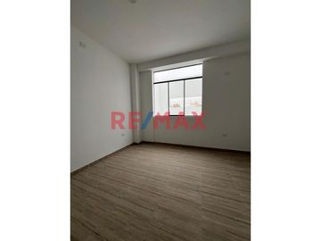 🌟Venta de Moderno departamento de ESTRENO en Segundo piso ,LIBRE DEL PAGO DE ALCABALA!🌟
Ubicado en Urb Rosas del Valle, en la Av El Cortijo, cerca de