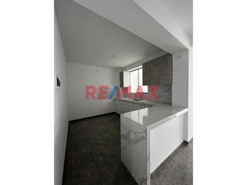 🌟Venta de Moderno departamento de ESTRENO en Segundo piso ,LIBRE DEL PAGO DE ALCABALA!🌟
Ubicado en Urb Rosas del Valle, en la Av El Cortijo, cerca de
