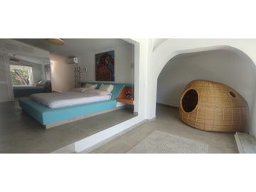 RESIDENCIA EN VENTA A ORILLA DEL LAGO 