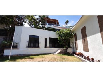 RESIDENCIA EN VENTA A ORILLA DEL LAGO 