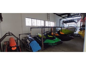 RESIDENCIA EN VENTA A ORILLA DEL LAGO 