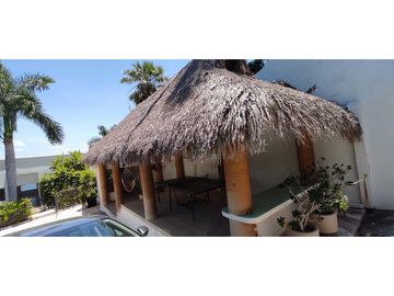 RESIDENCIA EN VENTA A ORILLA DEL LAGO 