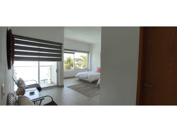 RESIDENCIA EN VENTA A ORILLA DEL LAGO 