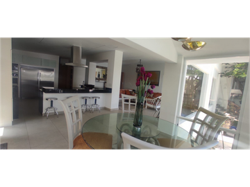 RESIDENCIA EN VENTA A ORILLA DEL LAGO 