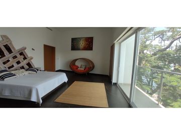RESIDENCIA EN VENTA A ORILLA DEL LAGO 