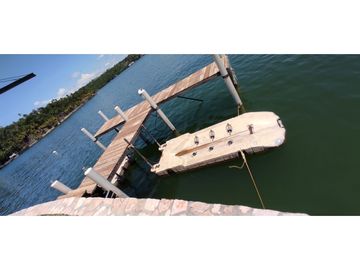 RESIDENCIA EN VENTA A ORILLA DEL LAGO 