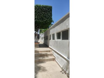 RESIDENCIA EN VENTA A ORILLA DEL LAGO 