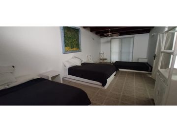 RESIDENCIA EN VENTA A ORILLA DEL LAGO 